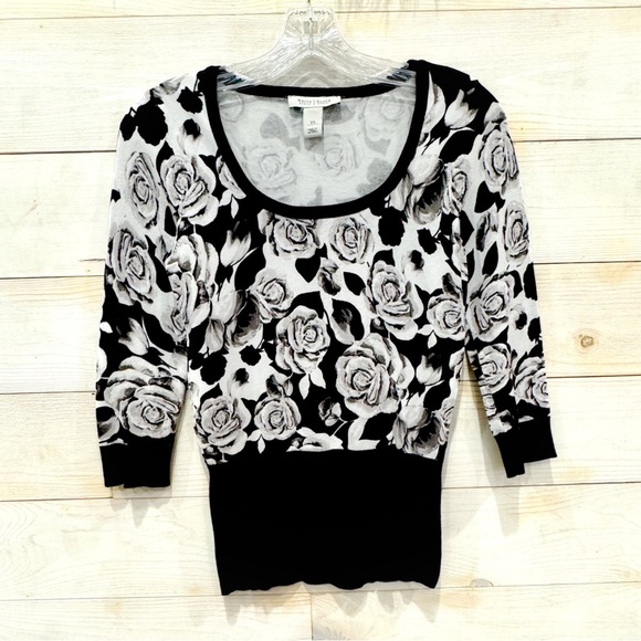 White house black market floral black white 3/4 sleeve sweater ❤️ - Picture 4 of 9